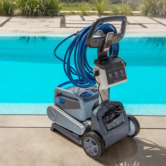 Dolphin M700