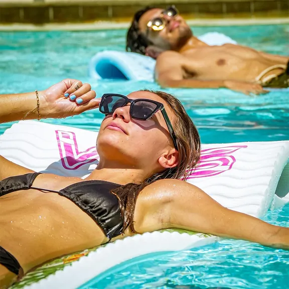 VOS Infinity Lounger Effusion Float, Hawaiian Flower Print